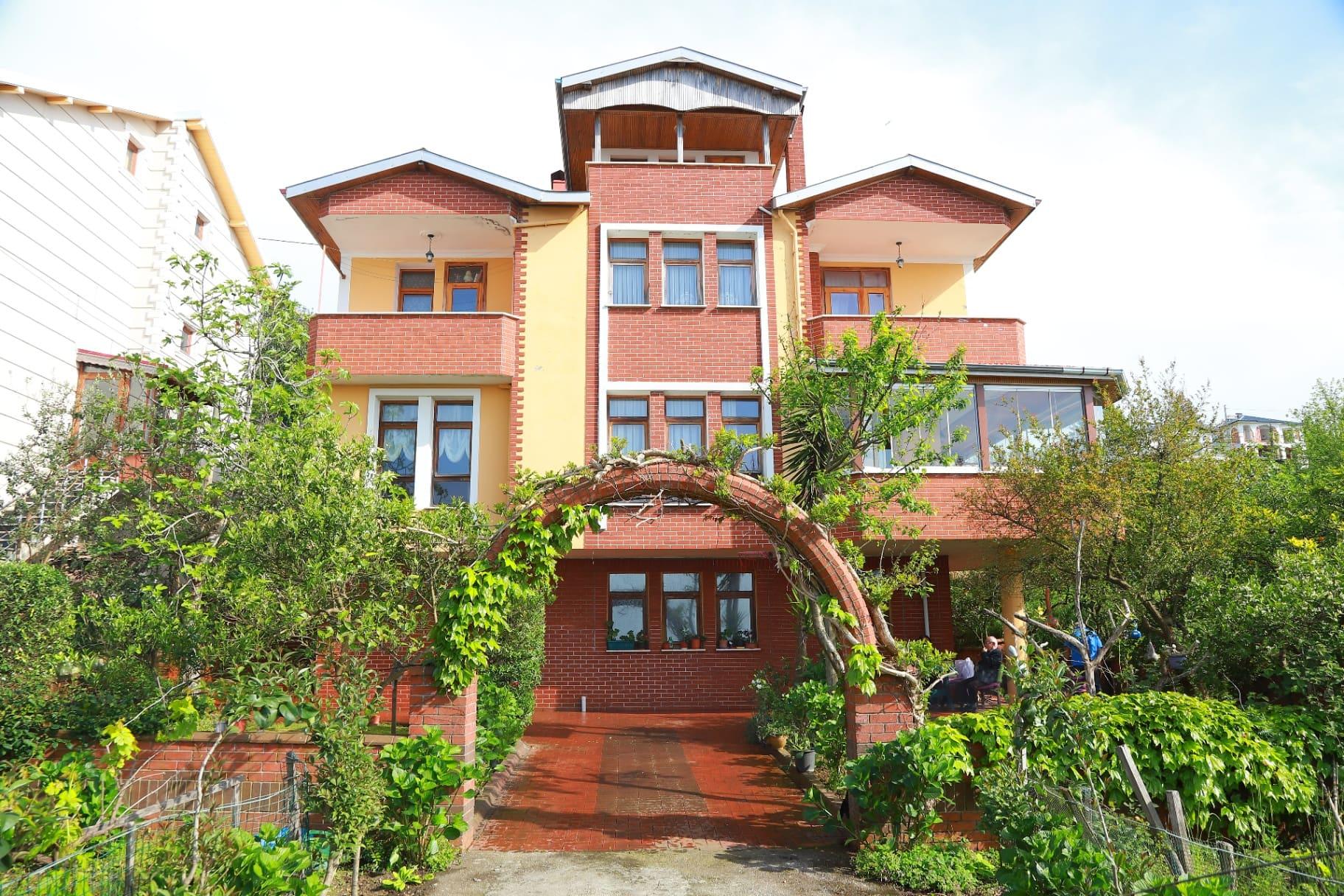 Triplex dış görünüm — Üç katlı villa mimarisi — Karadeniz pruva tonlarında